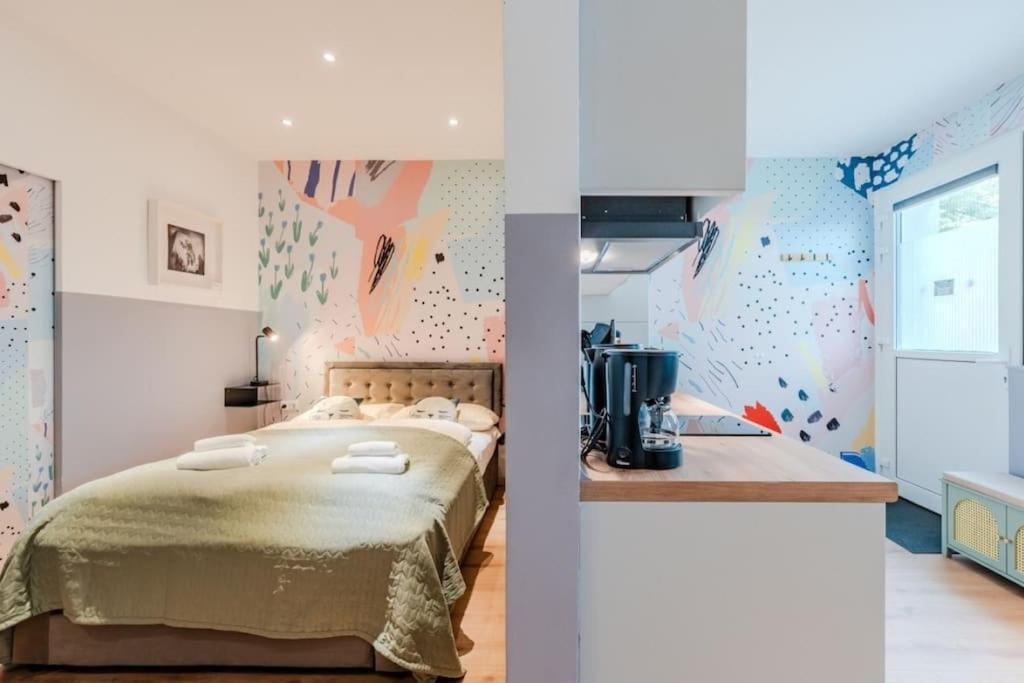 Funky Street Art Studio In Central Berlim